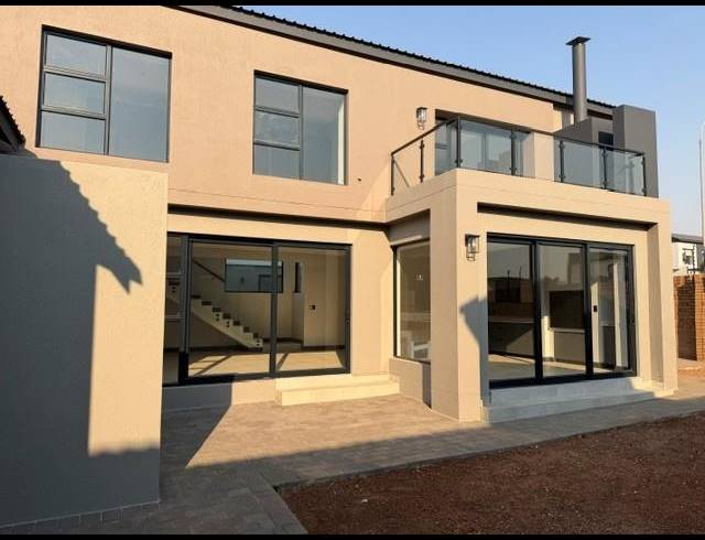 4 BEDROOM HOUSE FOR SALE IN FOUNTAINBROOK ESTATE